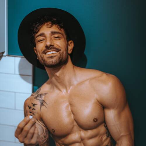 Italian straight male escort for couples 